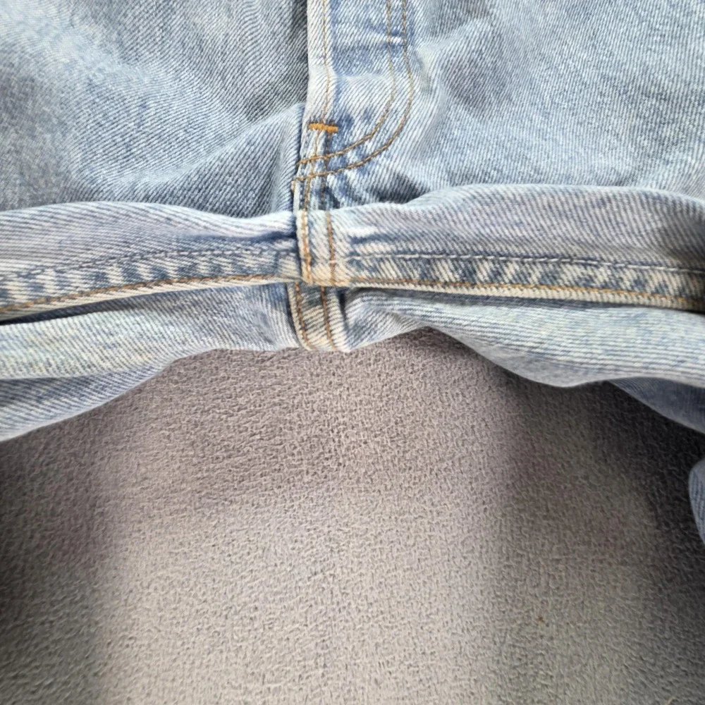 VTG Levis 501 Jeans Mens Blue Light Wash‎ Straight Button Fly USA Fits 26x29